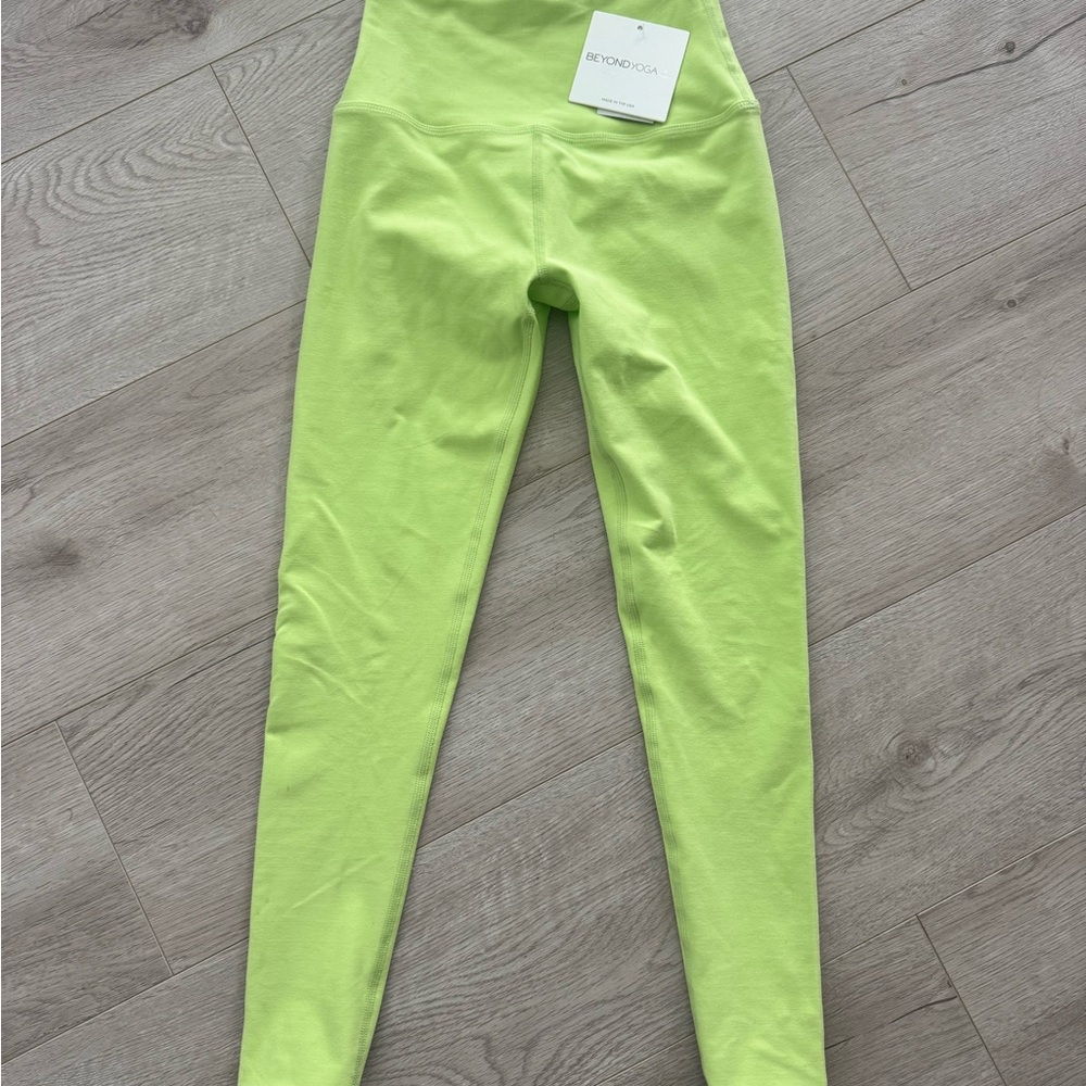 Beyond Yoga Green High-Waisted Leggings Stretchy Athletic
